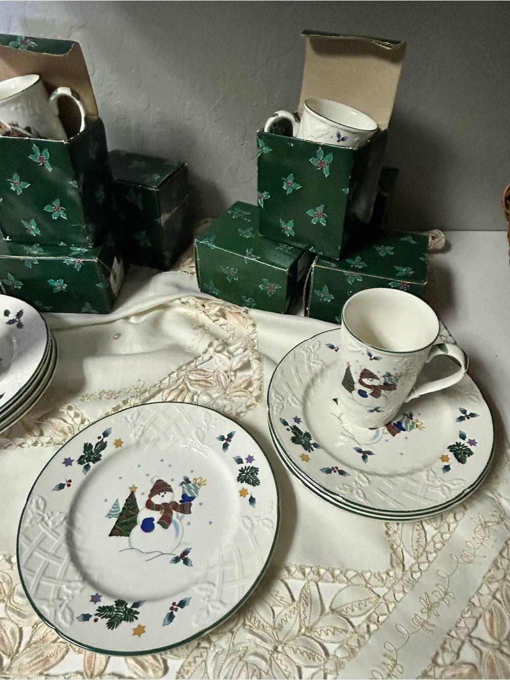 Mikasa “Winter Scene” (4) Cappuccino Mug & Desert/Salad plates. 8 pieces